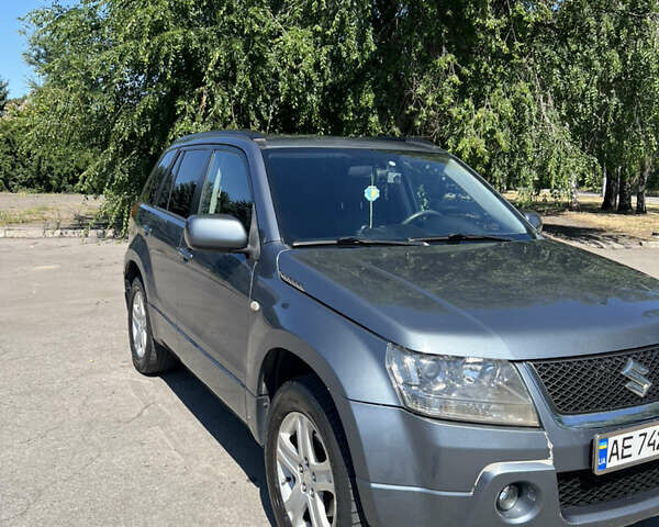 Серый Сузуки Гранд Витара, объемом двигателя 2 л и пробегом 190 тыс. км за 9000 $, фото 2 на Automoto.ua