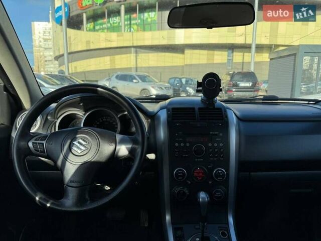 Серый Сузуки Гранд Витара, объемом двигателя 2.4 л и пробегом 121 тыс. км за 7990 $, фото 13 на Automoto.ua