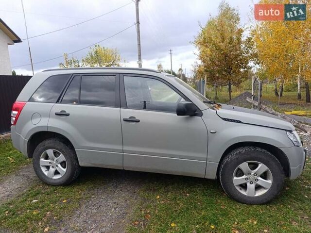 Серый Сузуки Гранд Витара, объемом двигателя 1.9 л и пробегом 275 тыс. км за 7500 $, фото 2 на Automoto.ua