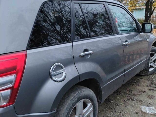 Сірий Сузукі Гранд Вітара, об'ємом двигуна 2 л та пробігом 221 тис. км за 6500 $, фото 2 на Automoto.ua