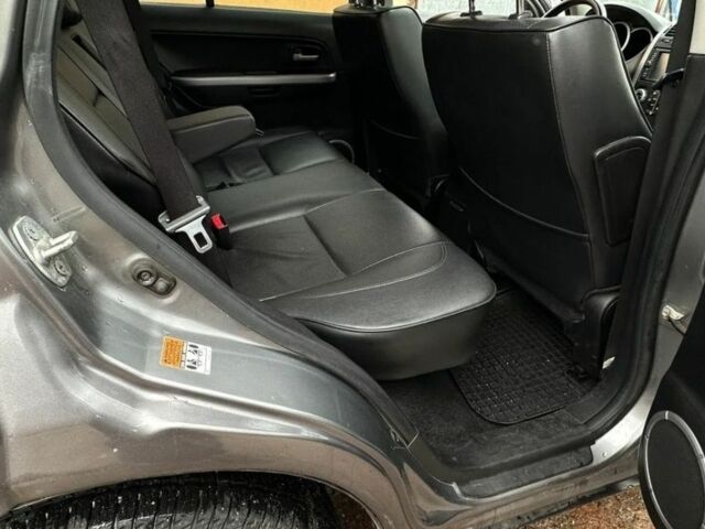 Серый Сузуки Гранд Витара, объемом двигателя 2.2 л и пробегом 230 тыс. км за 3600 $, фото 12 на Automoto.ua