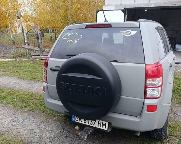 Серый Сузуки Гранд Витара, объемом двигателя 1.9 л и пробегом 275 тыс. км за 7500 $, фото 3 на Automoto.ua