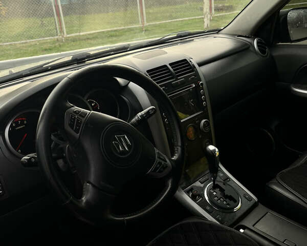 Серый Сузуки Гранд Витара, объемом двигателя 2.39 л и пробегом 193 тыс. км за 8000 $, фото 9 на Automoto.ua