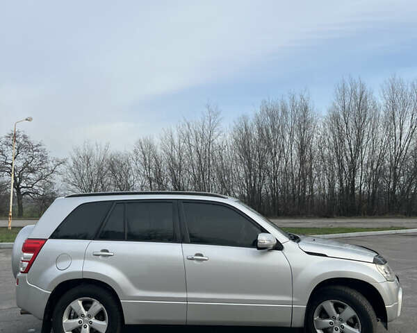 Серый Сузуки Гранд Витара, объемом двигателя 2.39 л и пробегом 193 тыс. км за 8000 $, фото 3 на Automoto.ua