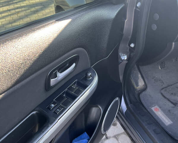 Серый Сузуки Гранд Витара, объемом двигателя 2.4 л и пробегом 283 тыс. км за 6777 $, фото 23 на Automoto.ua