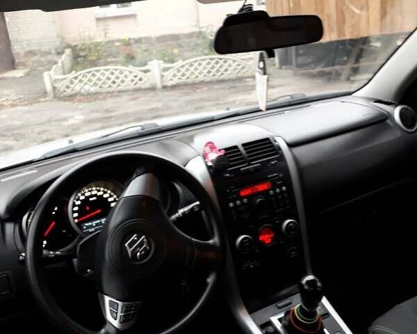 Серый Сузуки Гранд Витара, объемом двигателя 2.39 л и пробегом 186 тыс. км за 8500 $, фото 5 на Automoto.ua