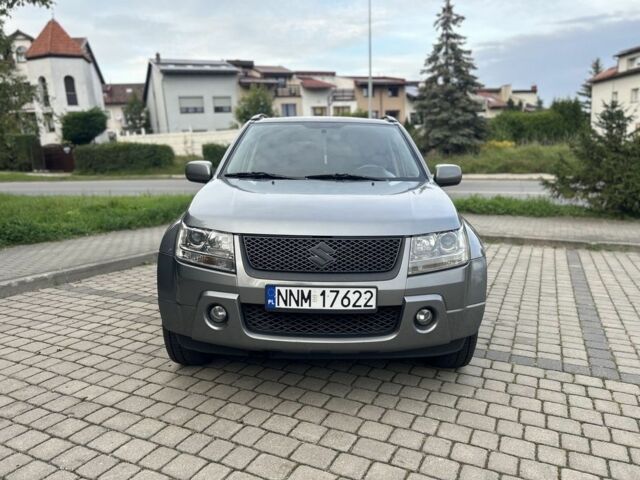Сірий Сузукі Гранд Вітара, об'ємом двигуна 2 л та пробігом 197 тис. км за 3150 $, фото 1 на Automoto.ua