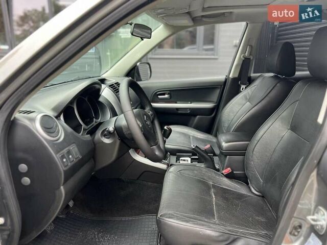 Серый Сузуки Гранд Витара, объемом двигателя 1.87 л и пробегом 242 тыс. км за 8240 $, фото 2 на Automoto.ua