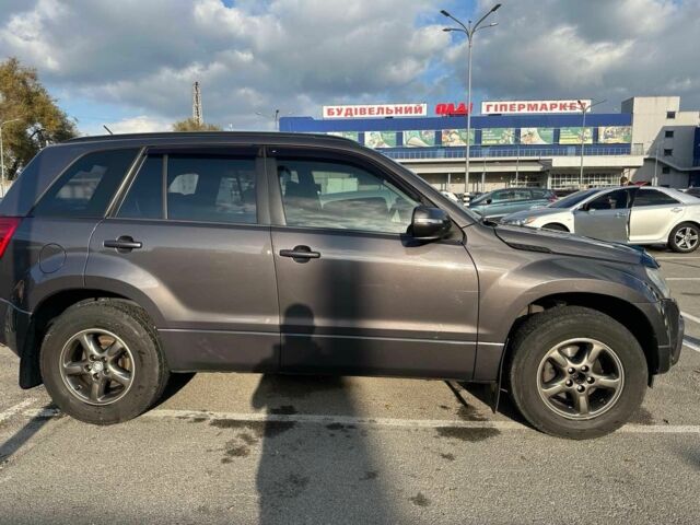 Сірий Сузукі Гранд Вітара, об'ємом двигуна 2 л та пробігом 150 тис. км за 8000 $, фото 1 на Automoto.ua