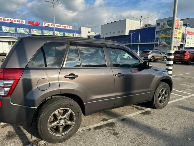 Сірий Сузукі Гранд Вітара, об'ємом двигуна 2 л та пробігом 150 тис. км за 8000 $, фото 4 на Automoto.ua