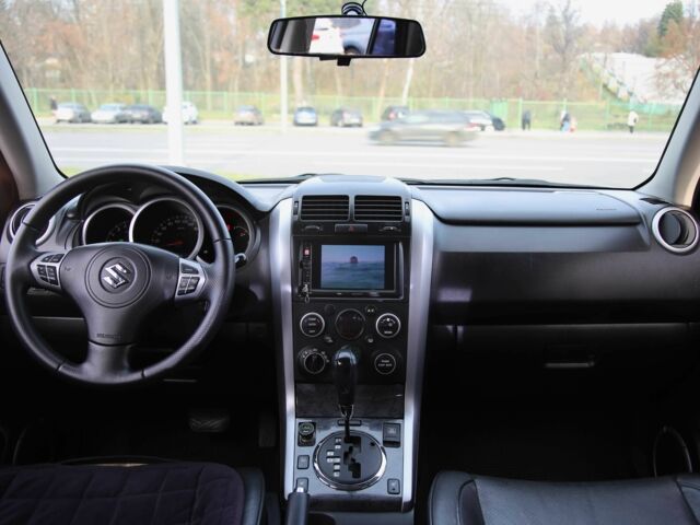 Серый Сузуки Гранд Витара, объемом двигателя 2.4 л и пробегом 225 тыс. км за 9500 $, фото 12 на Automoto.ua