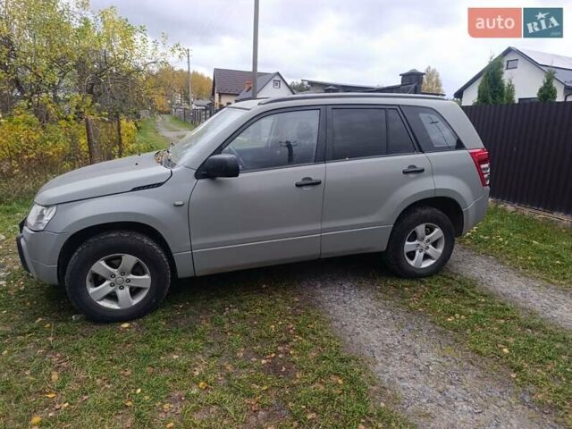 Серый Сузуки Гранд Витара, объемом двигателя 1.9 л и пробегом 275 тыс. км за 7500 $, фото 1 на Automoto.ua