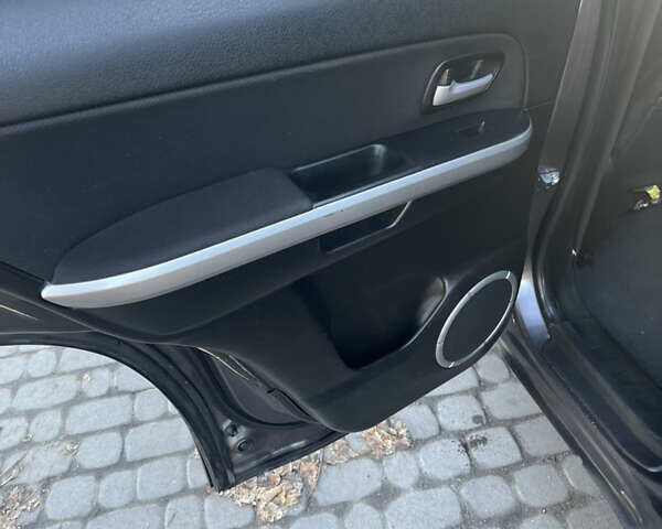 Серый Сузуки Гранд Витара, объемом двигателя 2.4 л и пробегом 283 тыс. км за 6777 $, фото 9 на Automoto.ua