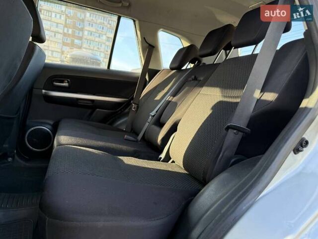 Серый Сузуки Гранд Витара, объемом двигателя 2.4 л и пробегом 121 тыс. км за 7990 $, фото 9 на Automoto.ua