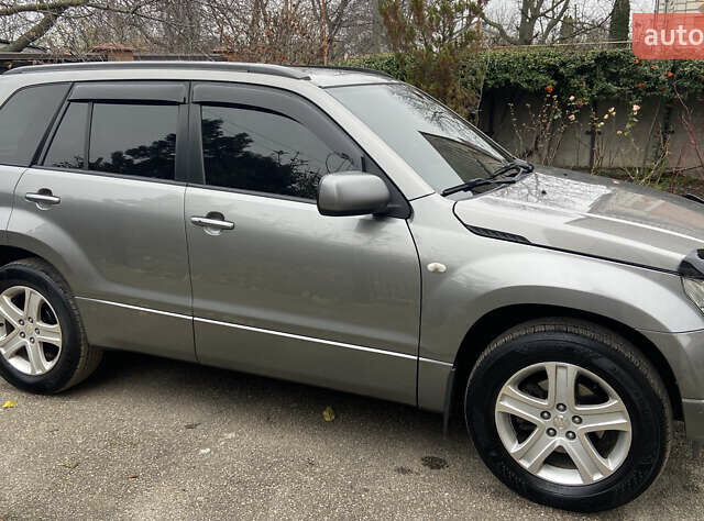 Серый Сузуки Гранд Витара, объемом двигателя 2 л и пробегом 231 тыс. км за 7800 $, фото 2 на Automoto.ua