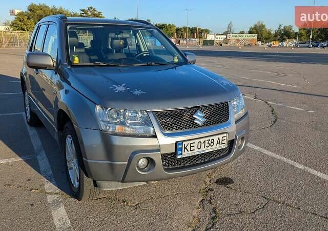 Серый Сузуки Гранд Витара, объемом двигателя 2 л и пробегом 239 тыс. км за 7900 $, фото 2 на Automoto.ua