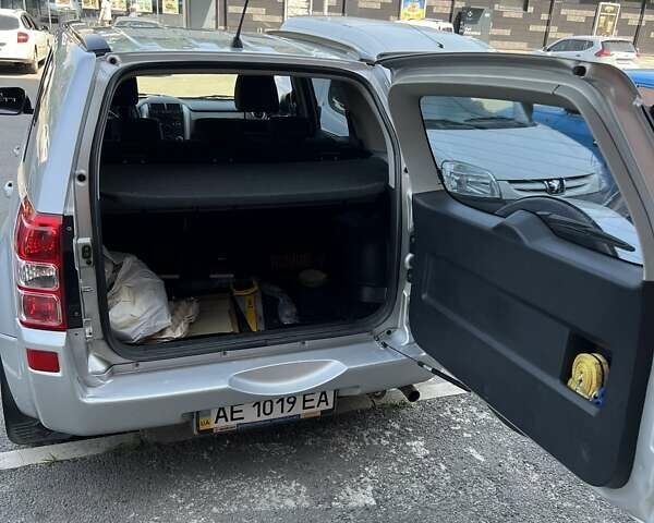 Серый Сузуки Гранд Витара, объемом двигателя 2.4 л и пробегом 91 тыс. км за 7850 $, фото 9 на Automoto.ua