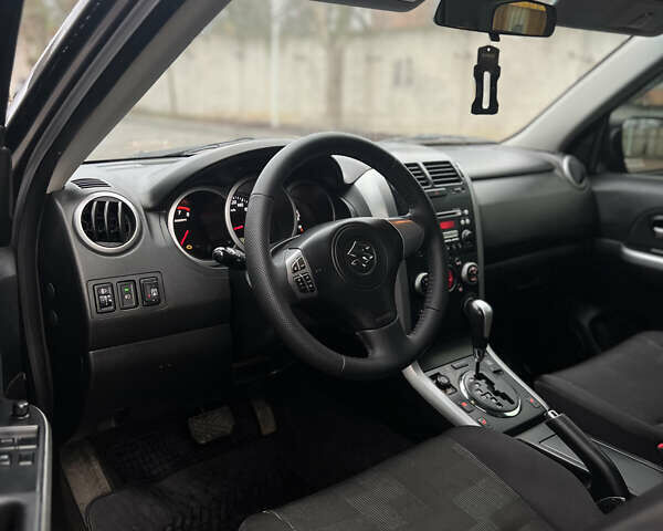 Сірий Сузукі Гранд Вітара, об'ємом двигуна 2.4 л та пробігом 200 тис. км за 7600 $, фото 8 на Automoto.ua