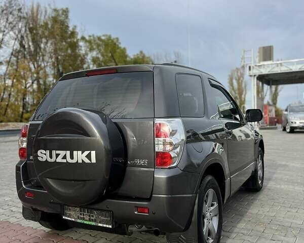 Серый Сузуки Гранд Витара, объемом двигателя 2.4 л и пробегом 200 тыс. км за 7900 $, фото 3 на Automoto.ua