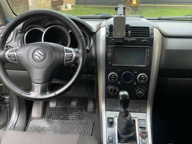 Серый Сузуки Гранд Витара, объемом двигателя 1.9 л и пробегом 222 тыс. км за 9000 $, фото 3 на Automoto.ua