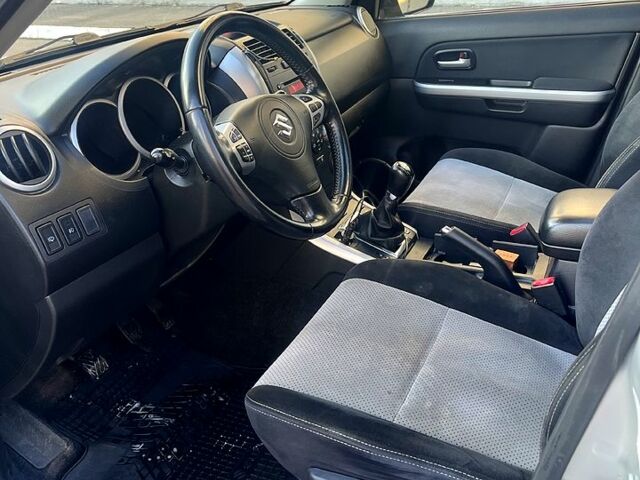 Сірий Сузукі Гранд Вітара, об'ємом двигуна 1.9 л та пробігом 304 тис. км за 3500 $, фото 6 на Automoto.ua