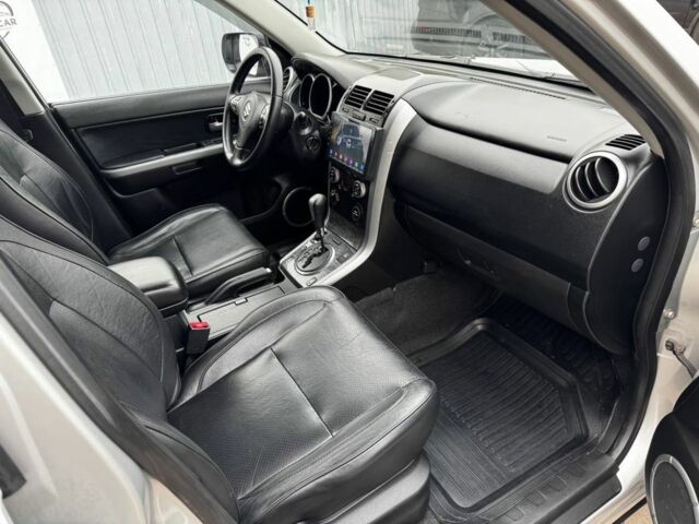 Сірий Сузукі Гранд Вітара, об'ємом двигуна 2.4 л та пробігом 210 тис. км за 8500 $, фото 12 на Automoto.ua