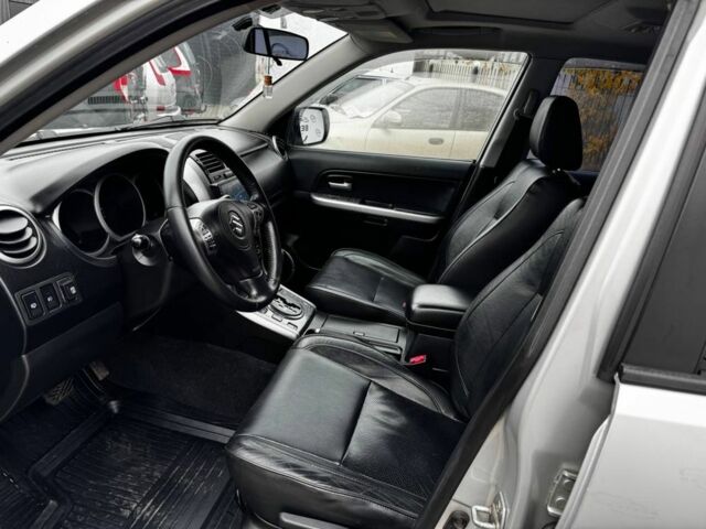 Сірий Сузукі Гранд Вітара, об'ємом двигуна 2.4 л та пробігом 210 тис. км за 8500 $, фото 6 на Automoto.ua