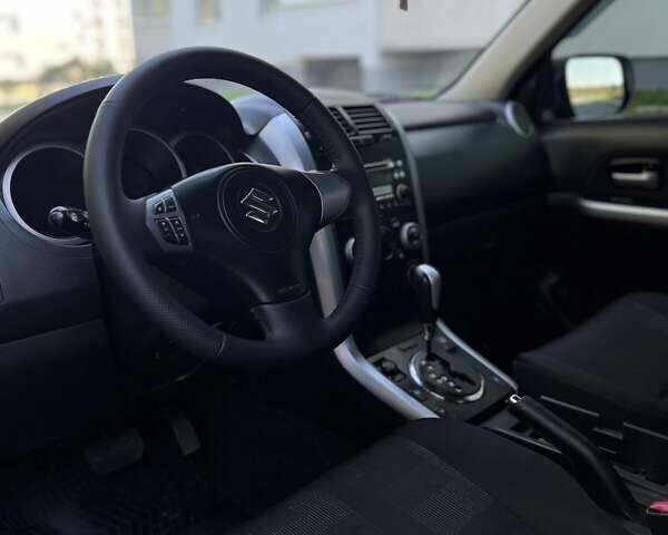 Серый Сузуки Гранд Витара, объемом двигателя 2.4 л и пробегом 200 тыс. км за 7900 $, фото 16 на Automoto.ua