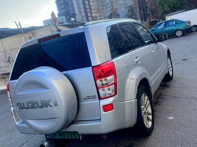 Сірий Сузукі Гранд Вітара, об'ємом двигуна 1.9 л та пробігом 304 тис. км за 3500 $, фото 3 на Automoto.ua
