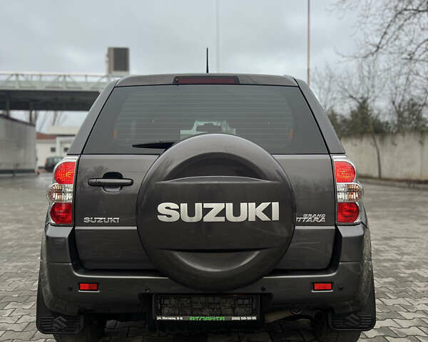 Сірий Сузукі Гранд Вітара, об'ємом двигуна 2.4 л та пробігом 200 тис. км за 7600 $, фото 7 на Automoto.ua