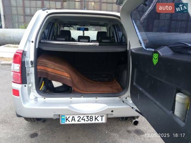 Серый Сузуки Гранд Витара, объемом двигателя 2.4 л и пробегом 323 тыс. км за 9000 $, фото 23 на Automoto.ua