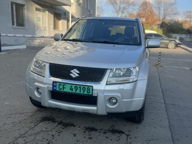 Сірий Сузукі Гранд Вітара, об'ємом двигуна 1.9 л та пробігом 300 тис. км за 3500 $, фото 1 на Automoto.ua