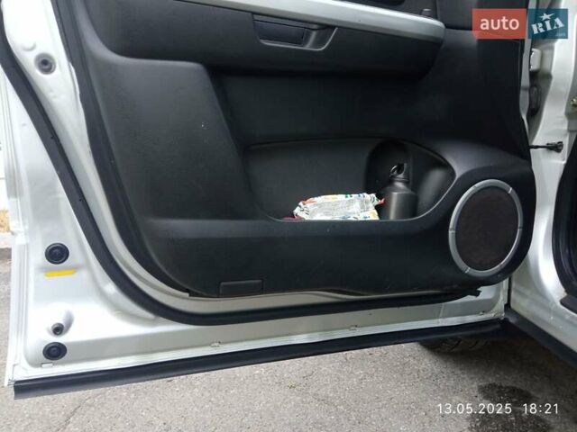 Серый Сузуки Гранд Витара, объемом двигателя 2.4 л и пробегом 323 тыс. км за 9000 $, фото 15 на Automoto.ua