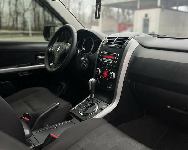 Сірий Сузукі Гранд Вітара, об'ємом двигуна 2.4 л та пробігом 200 тис. км за 7600 $, фото 14 на Automoto.ua