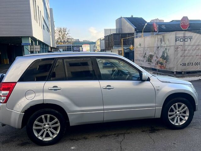 Сірий Сузукі Гранд Вітара, об'ємом двигуна 1.9 л та пробігом 304 тис. км за 3500 $, фото 4 на Automoto.ua