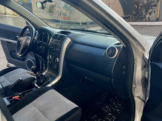 Сірий Сузукі Гранд Вітара, об'ємом двигуна 1.9 л та пробігом 304 тис. км за 3500 $, фото 11 на Automoto.ua