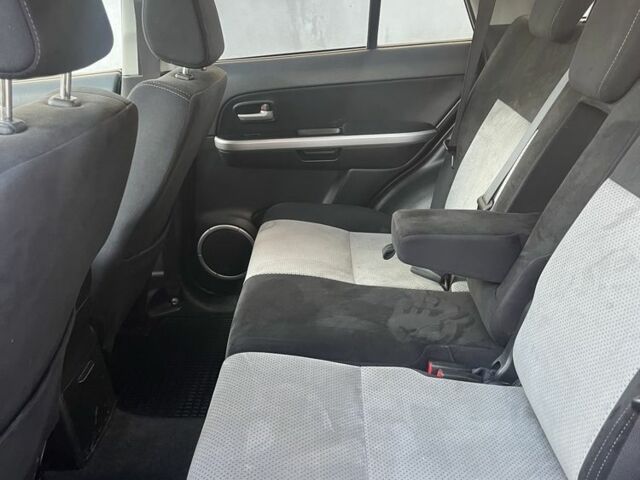 Сірий Сузукі Гранд Вітара, об'ємом двигуна 1.9 л та пробігом 300 тис. км за 3500 $, фото 9 на Automoto.ua