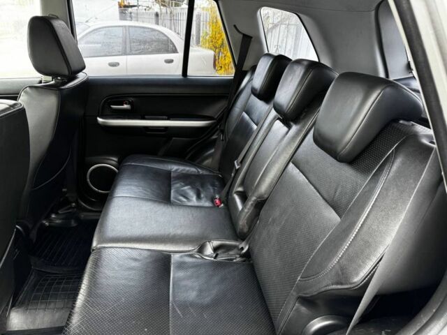 Сірий Сузукі Гранд Вітара, об'ємом двигуна 2.4 л та пробігом 210 тис. км за 8500 $, фото 14 на Automoto.ua