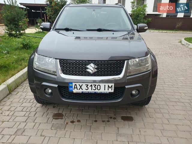 Сузуки Гранд Витара 2010 в Славянске на Automoto.ua Серый Сузуки Гранд Витара, объемом двигателя 2.4 л и пробегом 222 тыс. км за 10000 $, фото 5 на Automoto.ua