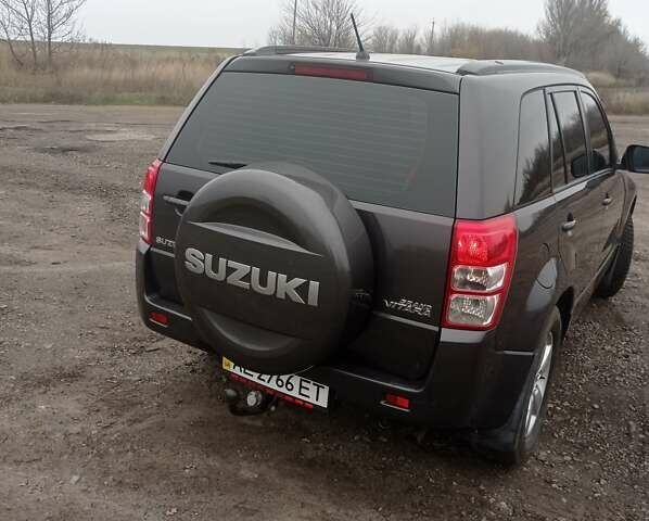 Сірий Сузукі Гранд Вітара, об'ємом двигуна 2.39 л та пробігом 120 тис. км за 10500 $, фото 1 на Automoto.ua