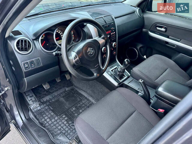 Серый Сузуки Гранд Витара, объемом двигателя 2.4 л и пробегом 200 тыс. км за 8200 $, фото 10 на Automoto.ua