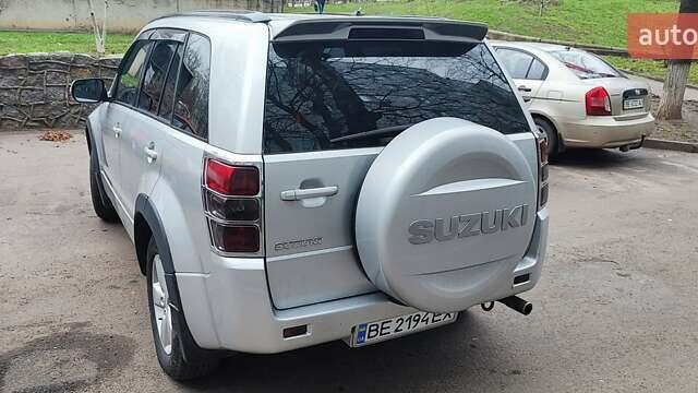 Сірий Сузукі Гранд Вітара, об'ємом двигуна 2.39 л та пробігом 104 тис. км за 8500 $, фото 3 на Automoto.ua