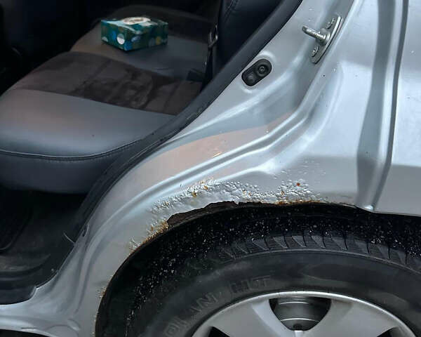 Серый Сузуки Гранд Витара, объемом двигателя 2.4 л и пробегом 236 тыс. км за 9898 $, фото 7 на Automoto.ua