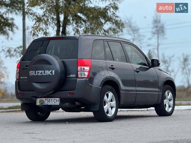 Серый Сузуки Гранд Витара, объемом двигателя 2.4 л и пробегом 200 тыс. км за 8200 $, фото 3 на Automoto.ua