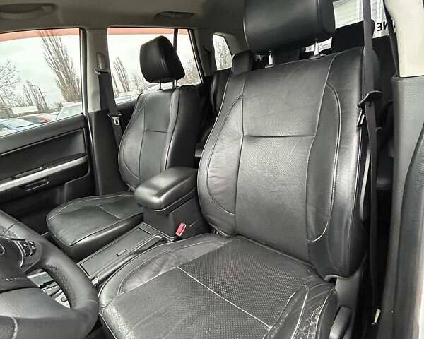 Сірий Сузукі Гранд Вітара, об'ємом двигуна 2.4 л та пробігом 148 тис. км за 8900 $, фото 14 на Automoto.ua