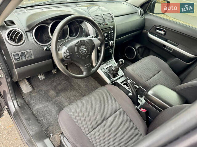 Сузуки Гранд Витара 2010 в Харькове на Automoto.ua Серый Сузуки Гранд Витара, объемом двигателя 2.4 л и пробегом 200 тыс. км за 8750 $, фото 8 на Automoto.ua