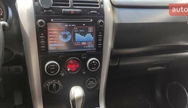 Сірий Сузукі Гранд Вітара, об'ємом двигуна 2.39 л та пробігом 270 тис. км за 12500 $, фото 2 на Automoto.ua