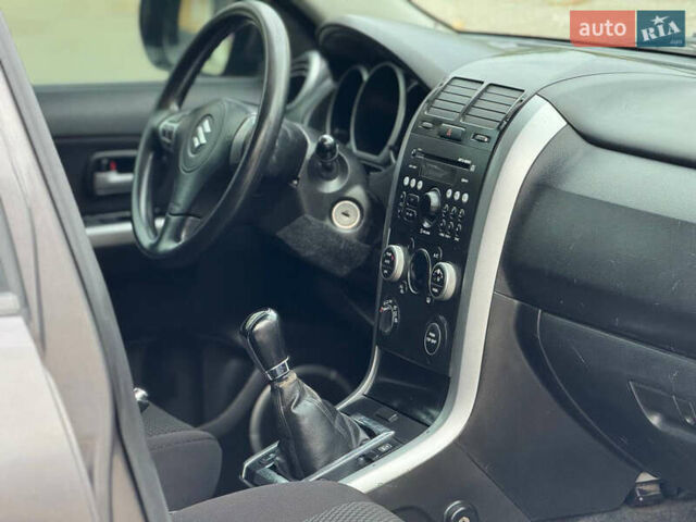 Сузуки Гранд Витара 2010 в Харькове на Automoto.ua Серый Сузуки Гранд Витара, объемом двигателя 2.4 л и пробегом 200 тыс. км за 8750 $, фото 12 на Automoto.ua