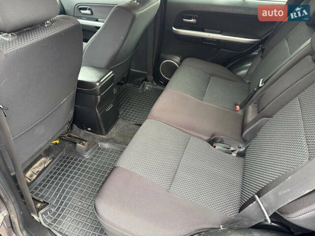 Сірий Сузукі Гранд Вітара, об'ємом двигуна 2.4 л та пробігом 200 тис. км за 8200 $, фото 15 на Automoto.ua