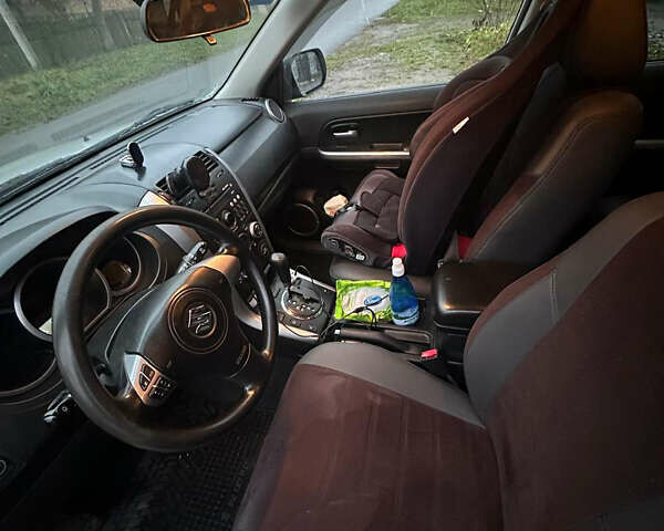 Серый Сузуки Гранд Витара, объемом двигателя 2.4 л и пробегом 236 тыс. км за 9898 $, фото 5 на Automoto.ua